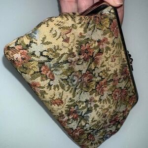 Vintage Floral Tapestry Kisslock Wallet / Clutch